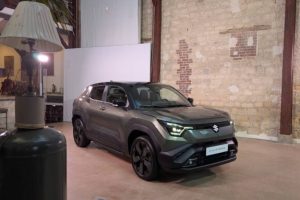 Suzuki eVitara 2025 // Source : Raphaelle Baut pour Numerama Suzuki eVitara 2025 // Source : Raphaelle Baut pour Numerama