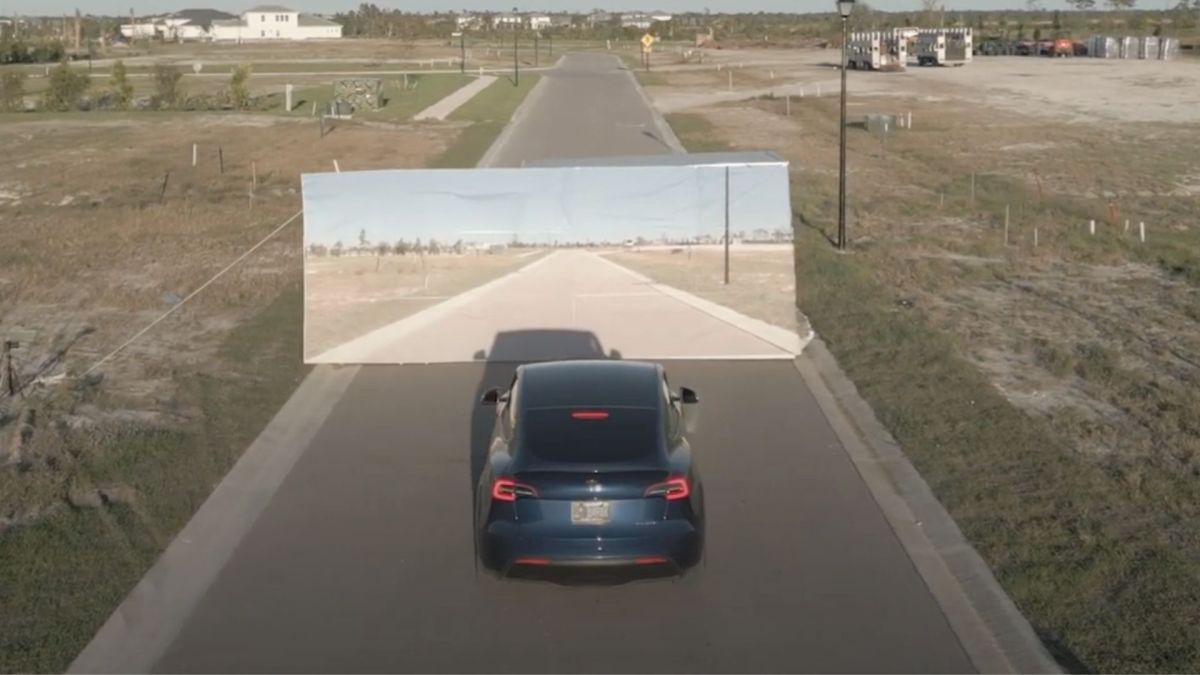 Un autre Youtubeur américain a mis à l'épreuve l'Autopilot de Tesla avec un faux mur // Source : Kyle Paul via YouTube Un autre Youtubeur américain a mis à l'épreuve l'Autopilot de Tesla avec un faux mur // Source : Kyle Paul via YouTube