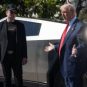 Présentation Tesla à Trump devant la Maison-Blanche // Source : White House sur X (Twitter) Présentation Tesla à Trump devant la Maison-Blanche // Source : White House sur X (Twitter)