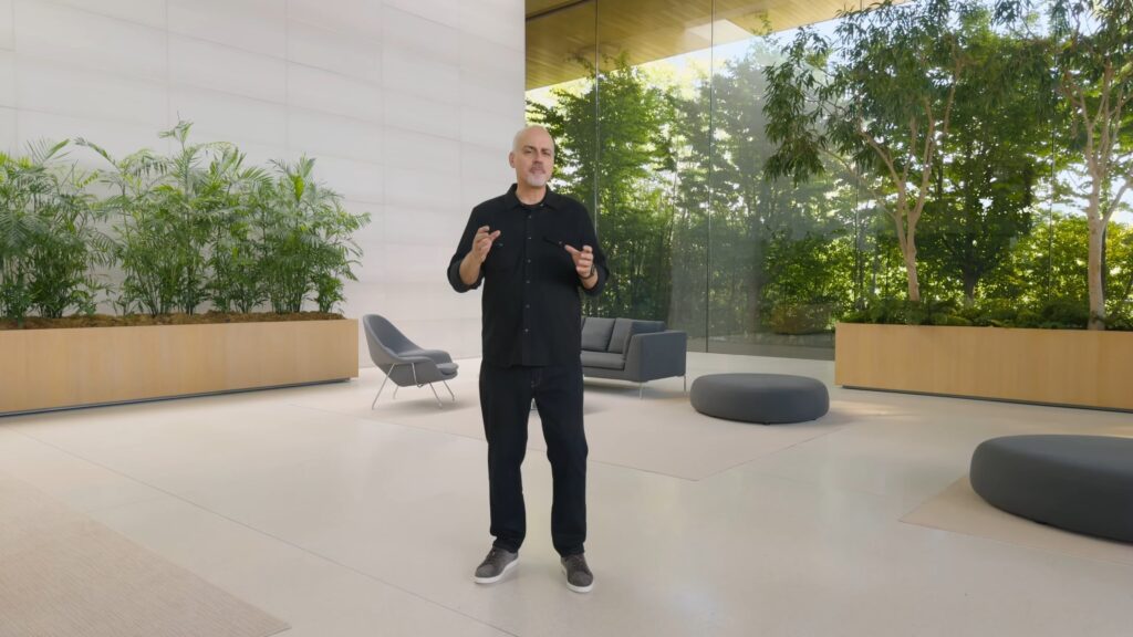 Mike Rockwell lors de l'annonce de visionOS 2 à la WWDC. Il ne présentera sans doute pas visionOS 3, qui devrait être laissé à Federighi, comme iOS et iPadOS. Mike Rockwell lors de l'annonce de visionOS 2 à la WWDC. Il ne présentera sans doute pas visionOS 3, qui devrait être laissé à Federighi, comme iOS et iPadOS.