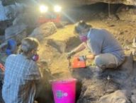étudiants de l'Université du Kansas qui travaillent dans la grotte  // Source : Erika Blecha