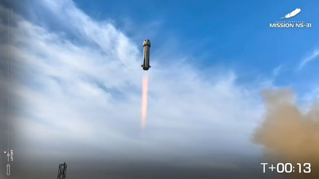 La fusée file vers le ciel. // Source : Capture d'écran YouTube Blue Origin La fusée file vers le ciel. // Source : Capture d'écran YouTube Blue Origin