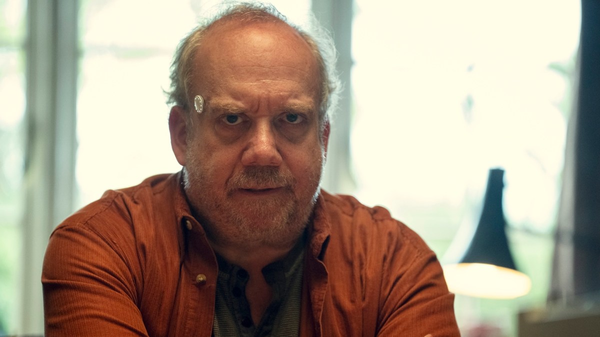 Paul Giamatti (Phillip) revisite ses souvenirs dans Eulogie // Source : Netflix Paul Giamatti (Phillip) revisite ses souvenirs dans Eulogie // Source : Netflix
