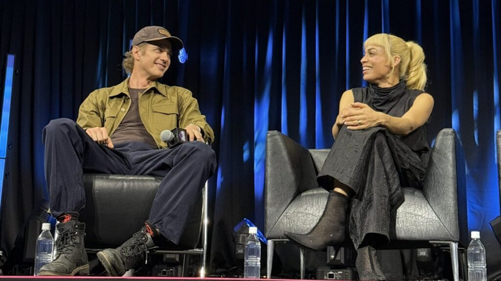 Hayden Christensen et Rosario Dawnson à la Star Wars Celebration 2025 // Source : Compte X de Star Wars Hayden Christensen et Rosario Dawnson à la Star Wars Celebration 2025 // Source : Compte X de Star Wars
