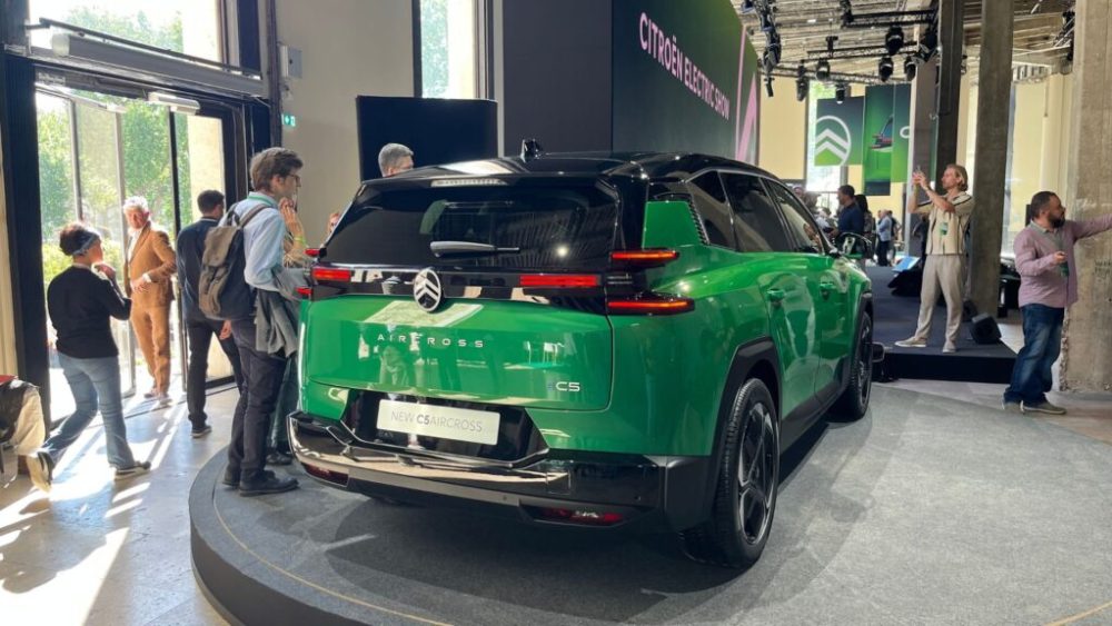 Le nouveau Citroën C5 Aircross (2025) dans sa teinte spéciale Incredible Green // Source : Robin San Vicente pour Numerama Le nouveau Citroën C5 Aircross (2025) dans sa teinte spéciale Incredible Green // Source : Robin San Vicente pour Numerama