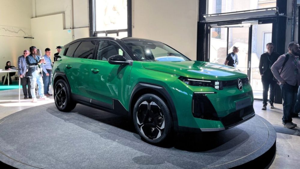 Le nouveau Citroën C5 Aircross (2025) dans sa teinte spéciale Incredible Green // Source : Robin San Vicente pour Numerama Le nouveau Citroën C5 Aircross (2025) dans sa teinte spéciale Incredible Green // Source : Robin San Vicente pour Numerama