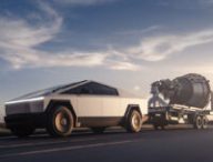 Tesla Cybertruck tractant une pièce de fusée SpaceX // Source : Tesla Tesla Cybertruck tractant une pièce de fusée SpaceX // Source : Tesla