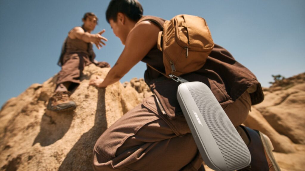 - Lache cette enceinte et attrape ma main ! - Non,j'arrive presque à apprécier le top france de Spotify ! // Source : Bose - Lache cette enceinte et attrape ma main ! - Non,j'arrive presque à apprécier le top france de Spotify ! // Source : Bose