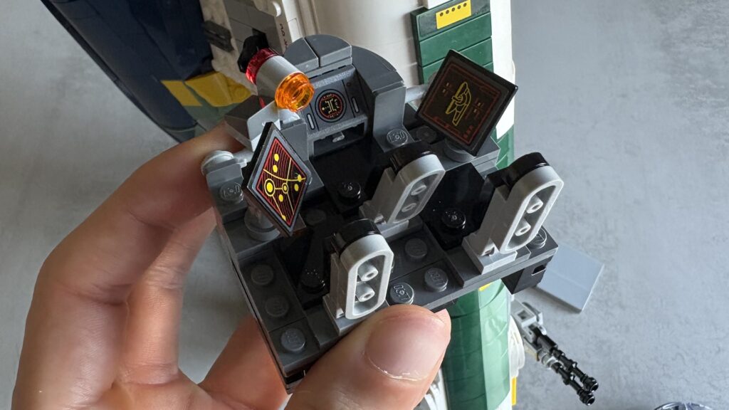 Vaisseau Boba Fett en Lego // Source : Maxime Claudel pour Numerama Vaisseau Boba Fett en Lego // Source : Maxime Claudel pour Numerama