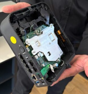 La nouvelle Livebox 7 ouverte. // Source : Numerama La nouvelle Livebox 7 ouverte. // Source : Numerama