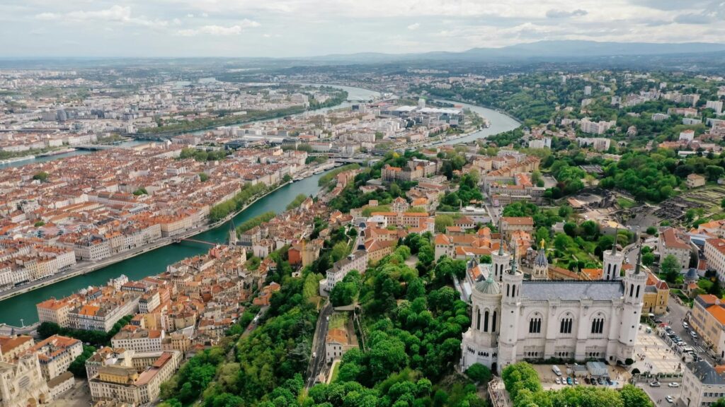 Lyon respecte désormais le seuil de le seuil de 40 μg/m3 de dioxyde d’azote en moyenne annuelle // Source : Pexels Lyon respecte désormais le seuil de le seuil de 40 μg/m3 de dioxyde d’azote en moyenne annuelle // Source : Pexels