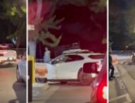 Ce robot-taxi Waymo a bloqué le drive d'un fast-food // Source : TMZ Ce robot-taxi Waymo a bloqué le drive d'un fast-food // Source : TMZ