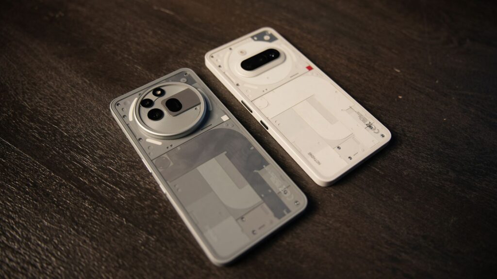 Les Nothing Phone (3a) et (3a) Pro // Source : Alfred Tertrais pour Numerama