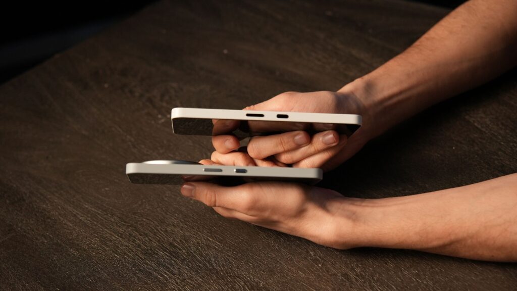 Les Nothing Phone (3a) et (3a) Pro // Source : Alfred Tertrais pour Numerama