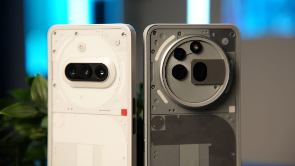 Les Nothing Phone (3a) et (3a) Pro // Source : Alfred Tertrais pour Numerama Les Nothing Phone (3a) et (3a) Pro // Source : Alfred Tertrais pour Numerama
