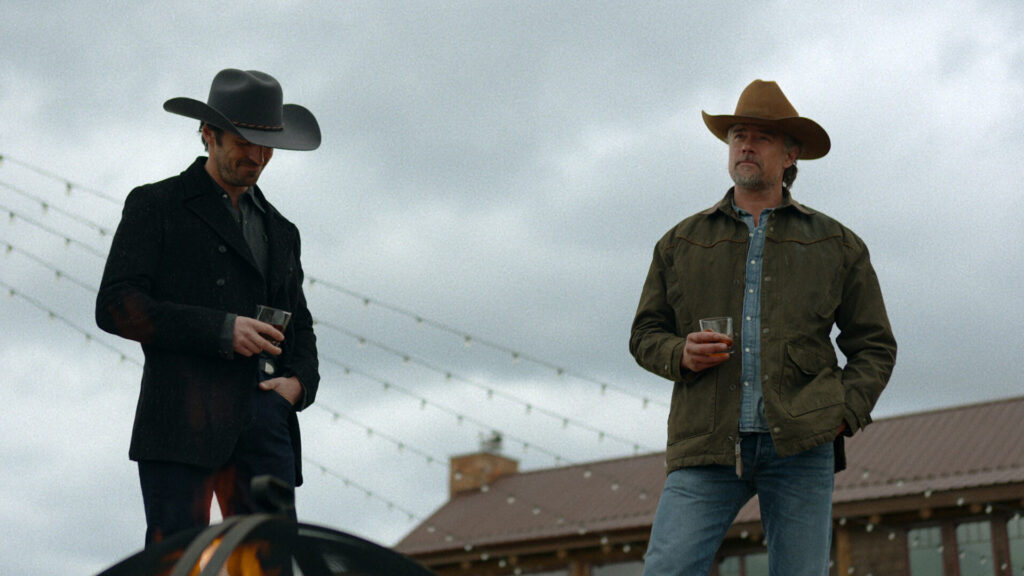RANSOM CANYON. (L to R) Eoin Macken as Davis and Josh Duhamel as Staten in Episode 106 of Ransom Canyon. Cr. Courtesy of Netflix © 2025