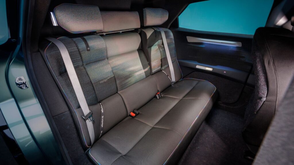 La banquette arrière du Renault Emblème peut accueillir trois adultes (testé et approuvé) // Source : Renault La banquette arrière du Renault Emblème peut accueillir trois adultes (testé et approuvé) // Source : Renault