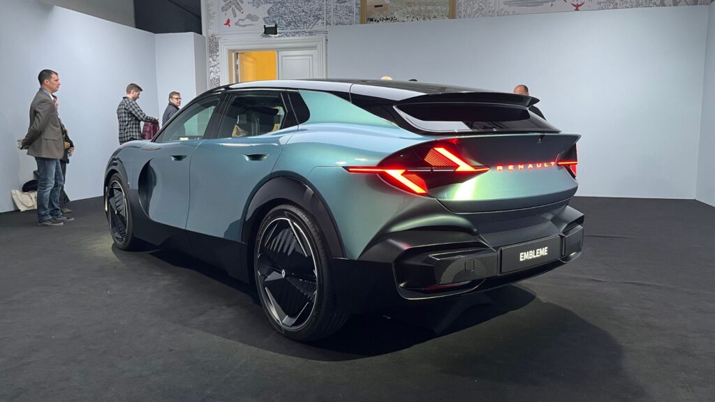 Comme tous les concepts, le Renault Emblème préfigure le futur de la marque // Source : Robin San Vicente pour Numerama Comme tous les concepts, le Renault Emblème préfigure le futur de la marque // Source : Robin San Vicente pour Numerama