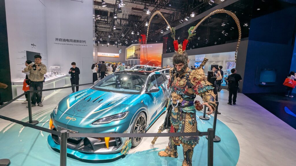 Sur le stand BYD 3 concept préparé selon le jeux vidéo  // Source : Raphaelle Baut pour Numerama 