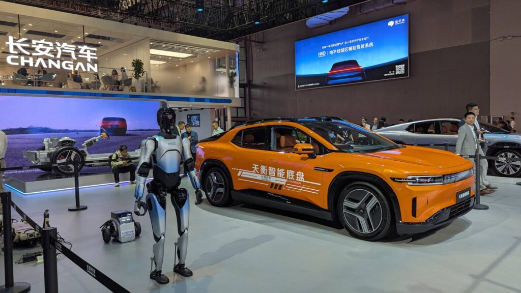 Changan propose aussi de la conduite autonome, des robots et e-VTOL // Source : Raphaelle Baut pour Numerama Changan propose aussi de la conduite autonome, des robots et e-VTOL // Source : Raphaelle Baut pour Numerama