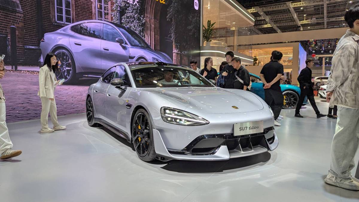 La Xiaomi SU7 Ultra attire du monde au salon de Shanghai // Source : Raphaelle Baut pour Numerama La Xiaomi SU7 Ultra attire du monde au salon de Shanghai // Source : Raphaelle Baut pour Numerama