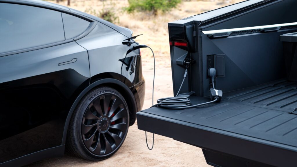 Les prises du Tesla Cybertruck // Source : Tesla Les prises du Tesla Cybertruck // Source : Tesla