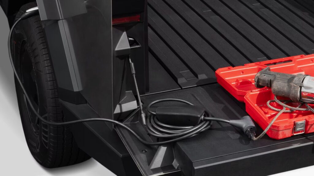 L'installation pour alimenter des appareils avec son Tesla Cybertruck // Source : Tesla L'installation pour alimenter des appareils avec son Tesla Cybertruck // Source : Tesla