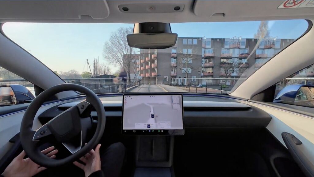 Tesla teste sa conduite autonome « FSD » à Amsterdam // Source : Tesla via X Tesla teste sa conduite autonome « FSD » à Amsterdam // Source : Tesla via X