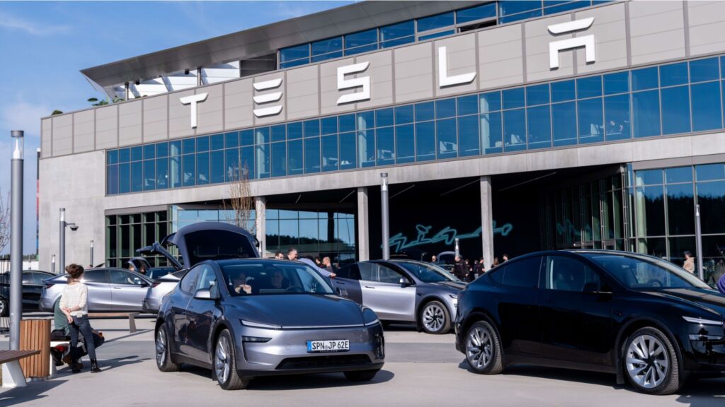 Livraisons de Tesla Model Y à la Gigafactory de Berlin // Source : Tesla Livraisons de Tesla Model Y à la Gigafactory de Berlin // Source : Tesla