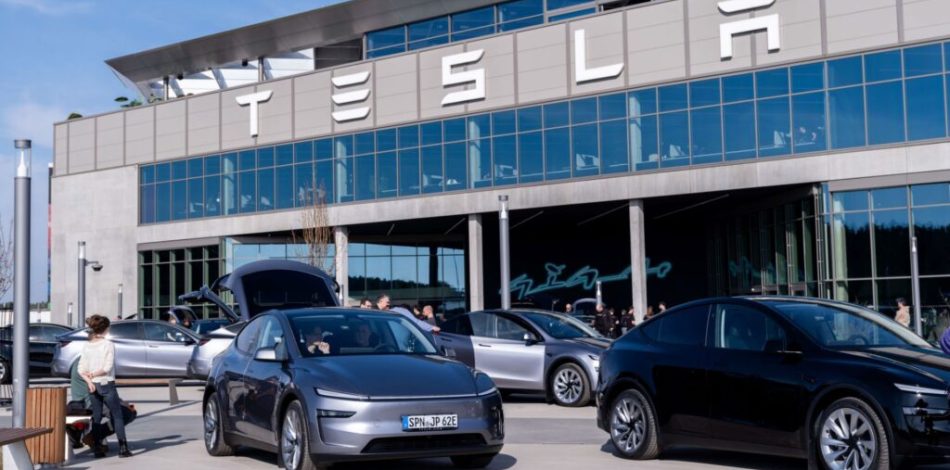 Livraisons de Tesla Model Y à la Gigafactory de Berlin // Source : Tesla Livraisons de Tesla Model Y à la Gigafactory de Berlin // Source : Tesla