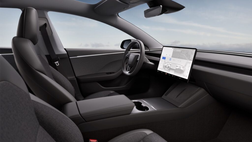 La Tesla Model 3 entrée de gamme au Mexique a notamment des sièges en tissu // Source : Tesla La Tesla Model 3 entrée de gamme au Mexique a notamment des sièges en tissu // Source : Tesla