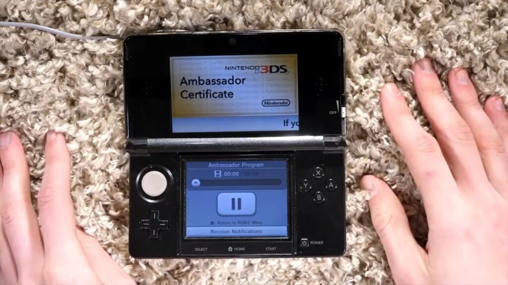 Une 3DS achetée avant la baisse de prix, avec le mode ambassadeur. Une 3DS achetée avant la baisse de prix, avec le mode ambassadeur.