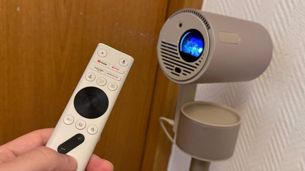 Le MoGo 3 Pro dispose d'un design très simple, avec une télécommande épurée. Le MoGo 3 Pro dispose d'un design très simple, avec une télécommande épurée.