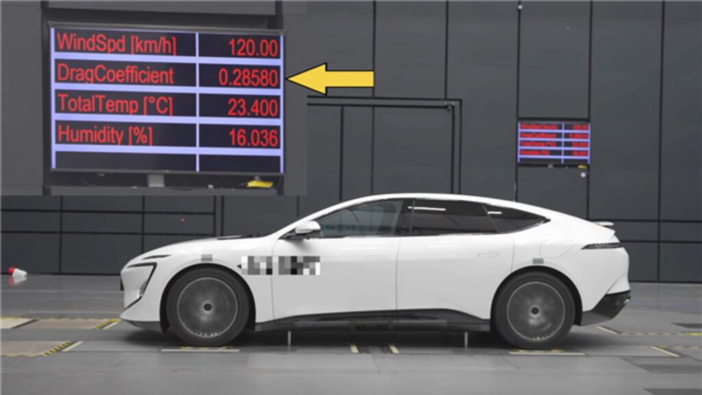 Le test de soufflerie réalisé par le blogueur chinois // Source : CarNewsChina Le test de soufflerie réalisé par le blogueur chinois // Source : CarNewsChina