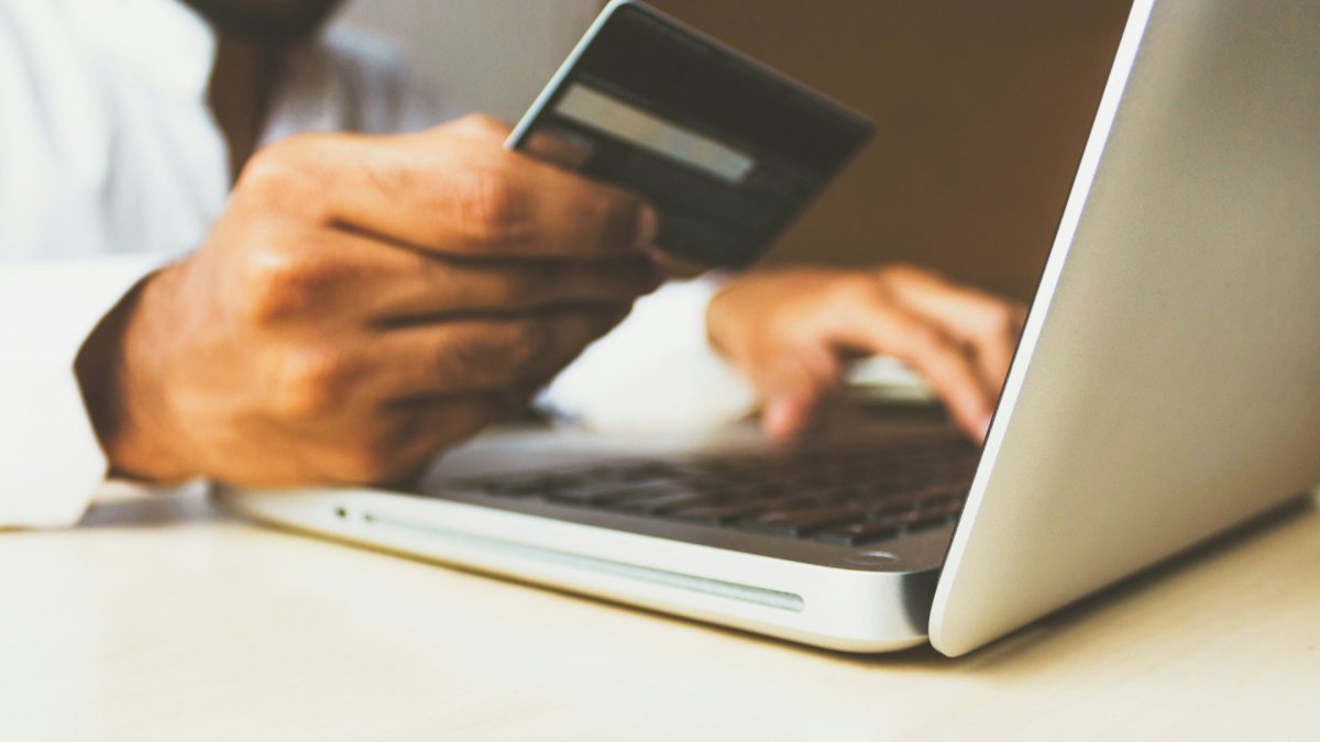 Une carte bancaire // Source : rupixen sur Unsplash Une carte bancaire // Source : rupixen sur Unsplash