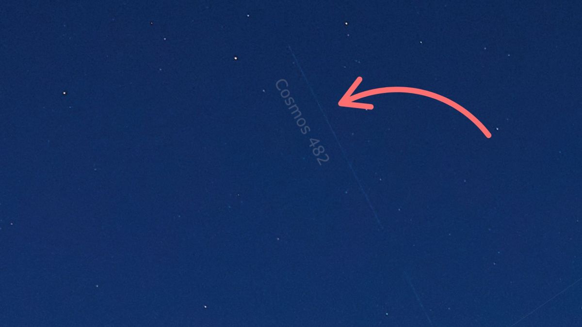 Cosmos 482 observé depuis Rome avant sa retombée. // Source : Gianluca Masi - Virtual Telescope Project (annotation Numerama) Cosmos 482 observé depuis Rome avant sa retombée. // Source : Gianluca Masi - Virtual Telescope Project (annotation Numerama)