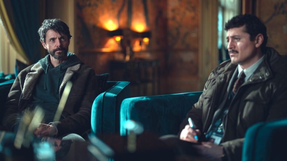 Carl Morck en compagnie d'Akram, un enquêteur aux méthodes bien particulières // Source : Netflix Carl Morck en compagnie d'Akram, un enquêteur aux méthodes bien particulières // Source : Netflix