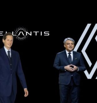 John Elkann (Stellantis) - Luca de Meo (Renault) // Source : Montage Raphaelle Baut John Elkann (Stellantis) - Luca de Meo (Renault) // Source : Montage Raphaelle Baut