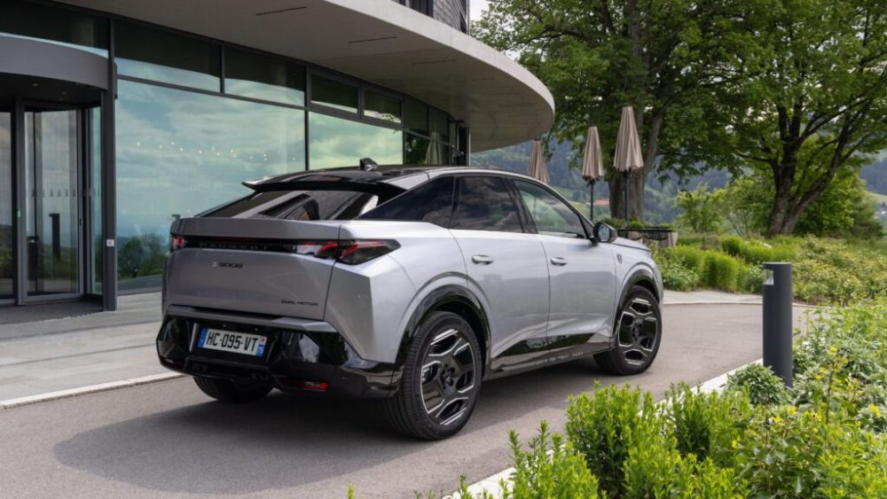 Le Peugeot E-3008 Dual Motor AWD de 325 ch à l'essai // Source : Peugeot Le Peugeot E-3008 Dual Motor AWD de 325 ch à l'essai // Source : Peugeot
