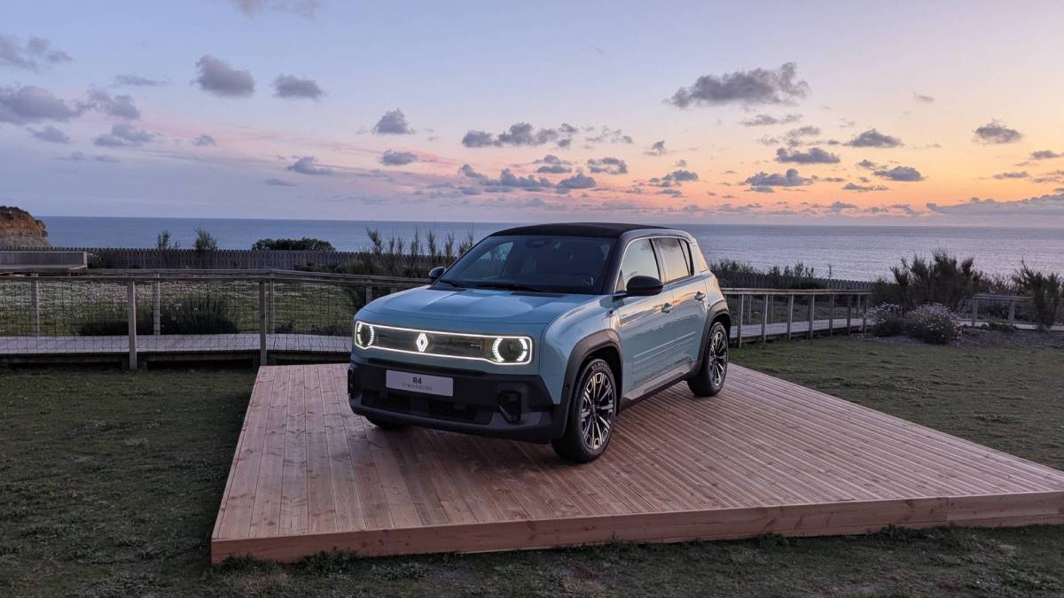 Nouvelle calandre lumineuse pour Renault 4 // Source : Raphaelle Baut pour Numerama Nouvelle calandre lumineuse pour Renault 4 // Source : Raphaelle Baut pour Numerama