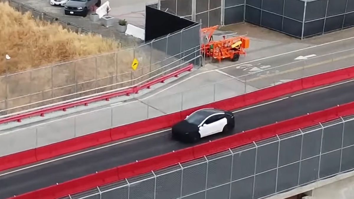 Un prototype de Tesla Model Y a été observé à la Gigafactory de Fremont // Source : Met God in Wilderness