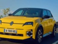 La Renault 5 E-Tech en Jaune Pop // Source : Renault La Renault 5 E-Tech en Jaune Pop // Source : Renault