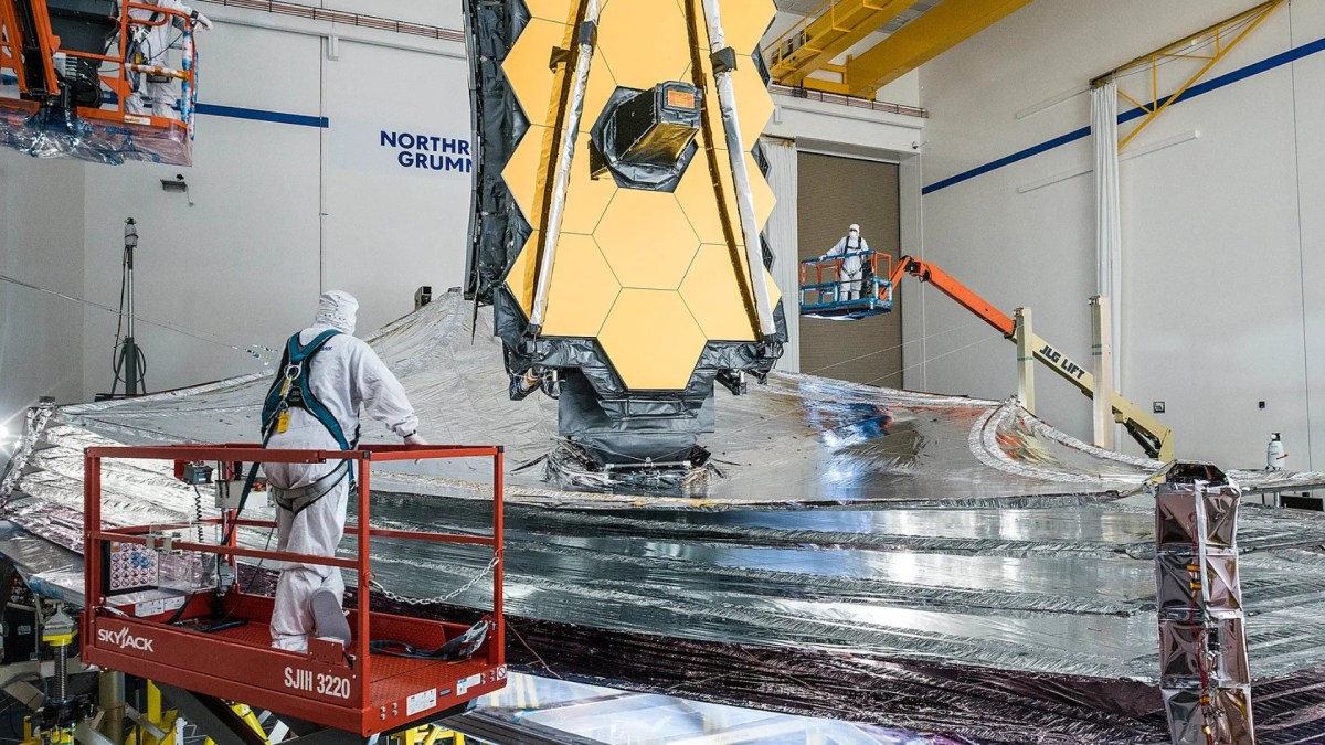 Assemblage du James Webb Telescope. // Source : Gernod Dittel & Berthold Vogt / NASA Assemblage du James Webb Telescope. // Source : Gernod Dittel & Berthold Vogt / NASA
