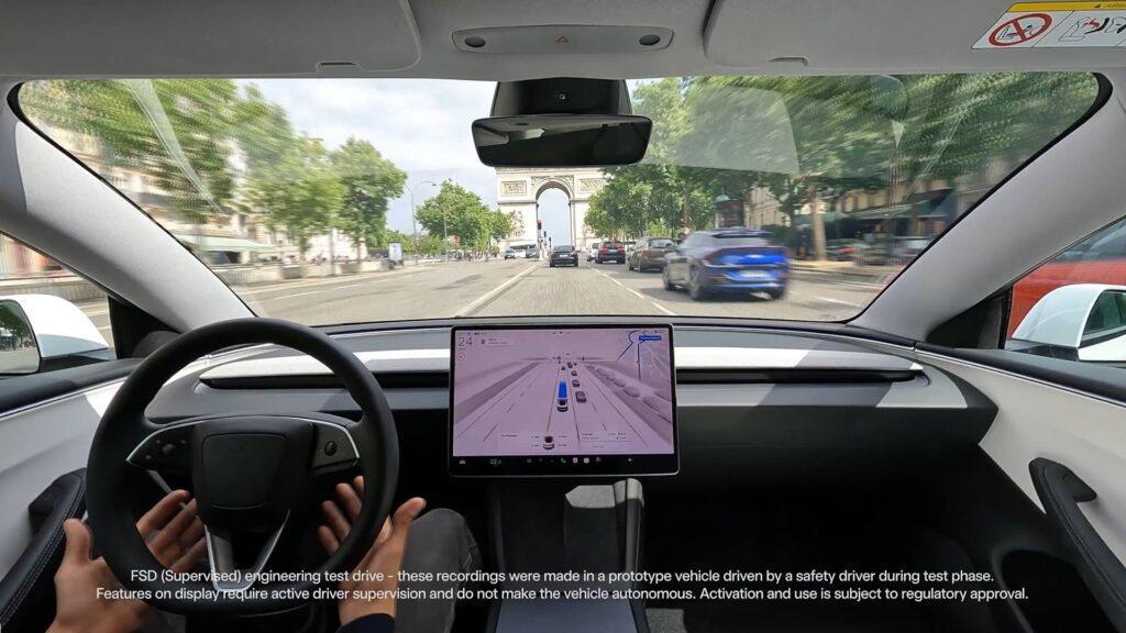 Tesla en conduite autonome FSD dans Paris // Source : capture vidéo Tesla Tesla en conduite autonome FSD dans Paris // Source : capture vidéo Tesla