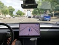 Tesla en conduite autonome FSD dans Paris // Source : capture vidéo Tesla Tesla en conduite autonome FSD dans Paris // Source : capture vidéo Tesla