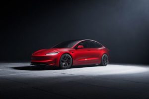 La Tesla Model 3 Performance (2024) // Source : Tesla La Tesla Model 3 Performance (2024) // Source : Tesla
