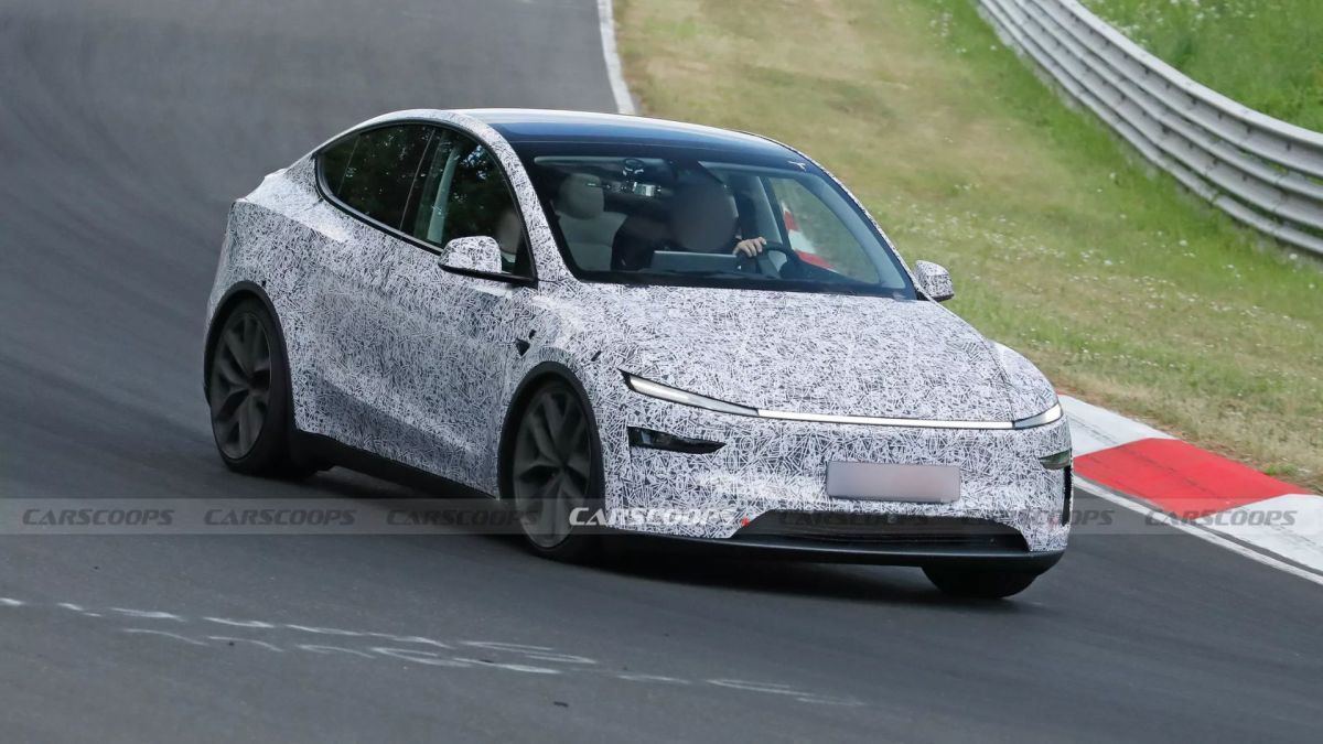 Le Tesla Model Y Perforamance surpris sur le circuit du Nürburgring // Source : Carscoops Le Tesla Model Y Perforamance surpris sur le circuit du Nürburgring // Source : Carscoops