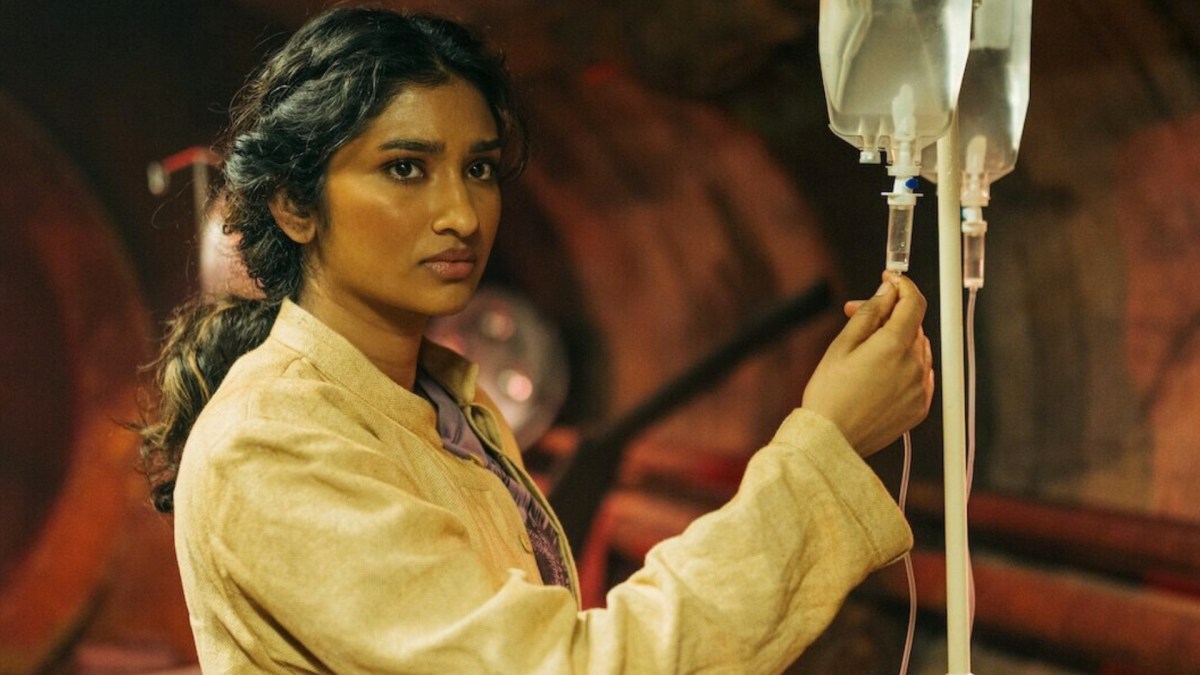 Varada Sethu dans le rôle de Belinda Chandra, dans Doctor Who. // Source : BBC/Disney+ Varada Sethu dans le rôle de Belinda Chandra, dans Doctor Who. // Source : BBC/Disney+
