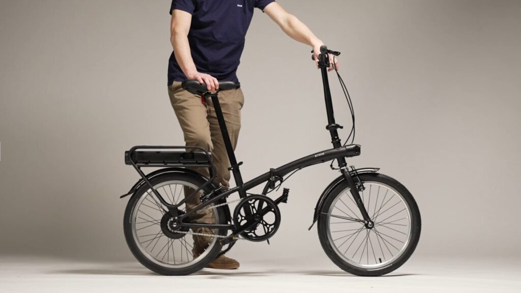 Vélo pliant électrique e fold 100 noir // Source : Décathlon