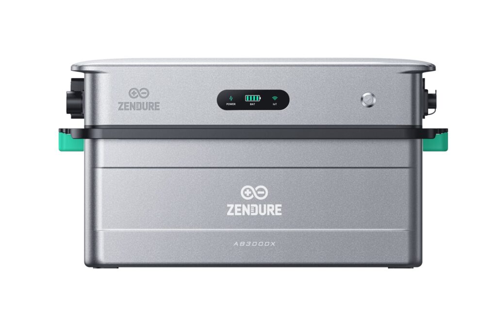 Ne vous fiez pas à son apparence, l'onduleur du SolarFlow 2400 AC (la pièce du dessus) de Zendure est un véritable ordinateur bourré de composants éléctroniques. // Source : Zendure Ne vous fiez pas à son apparence, l'onduleur du SolarFlow 2400 AC (la pièce du dessus) de Zendure est un véritable ordinateur bourré de composants éléctroniques. // Source : Zendure